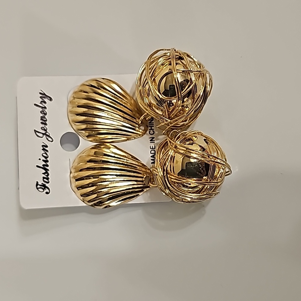 Gold fashion boutique earrings